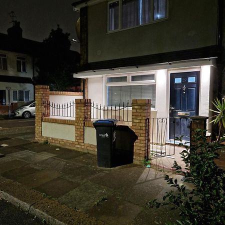 Stylish 2 Bed Home- Short Walk To Tottenham Stadium/Stations London Luaran gambar